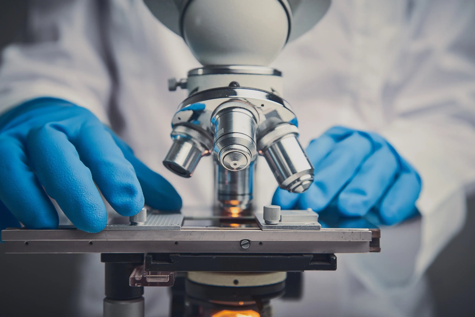 AdobeStock_312508645__Microscope__Hero